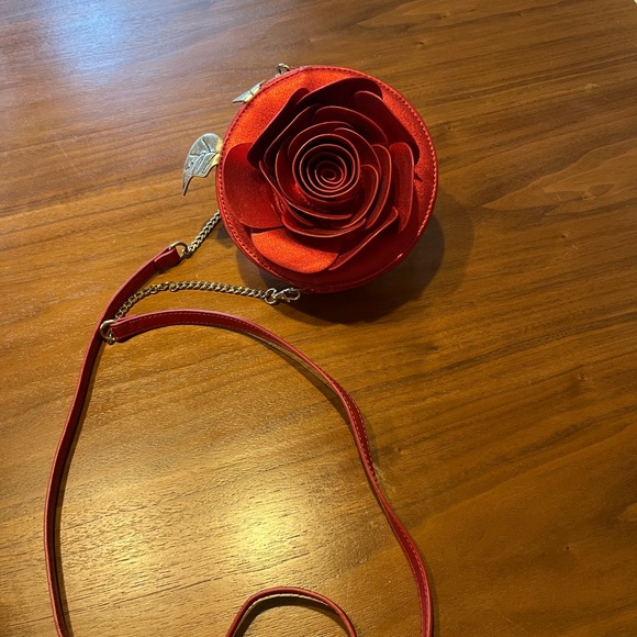 Disney Danielle Nicole Beautiful as a Rose Red Round Bag - Picture 2 of 4